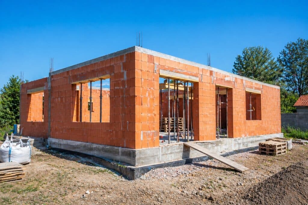 travaux après fondations maison